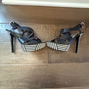 Excellent Condition! Guess Black Strappy Platform Heels Sz 7.5
